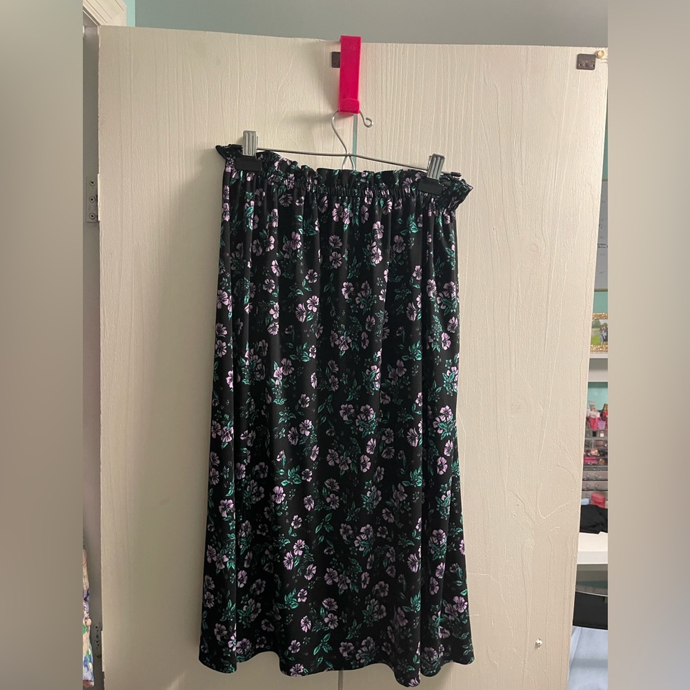 Pieces midi floral skirt size small